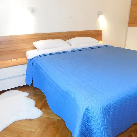 Modern Hrenova Street Apartment *