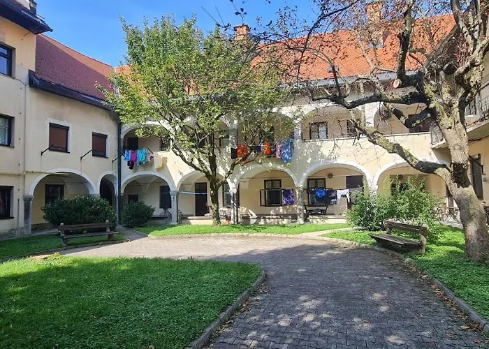 Modern Hrenova Street ليوبليانا